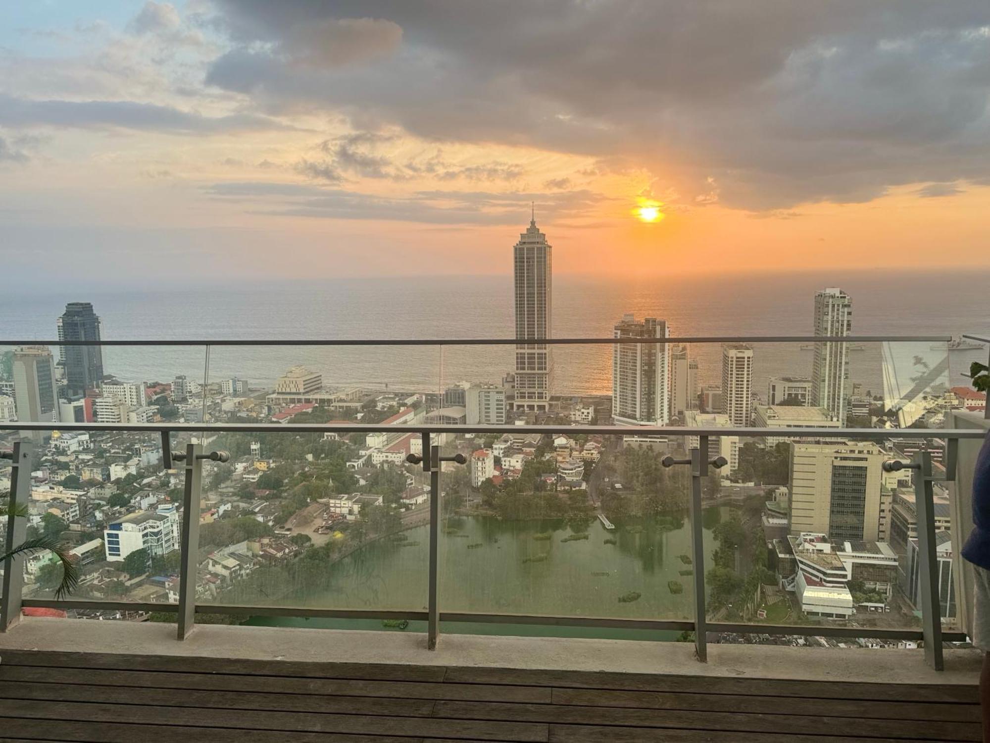 Altair Luxury Colombo By Miracle Exterior foto
